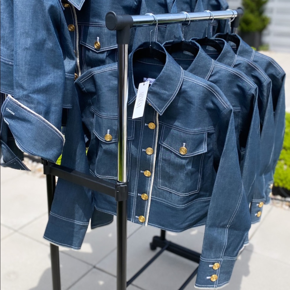 AHNĒSA Collection - Picture 2 of 8